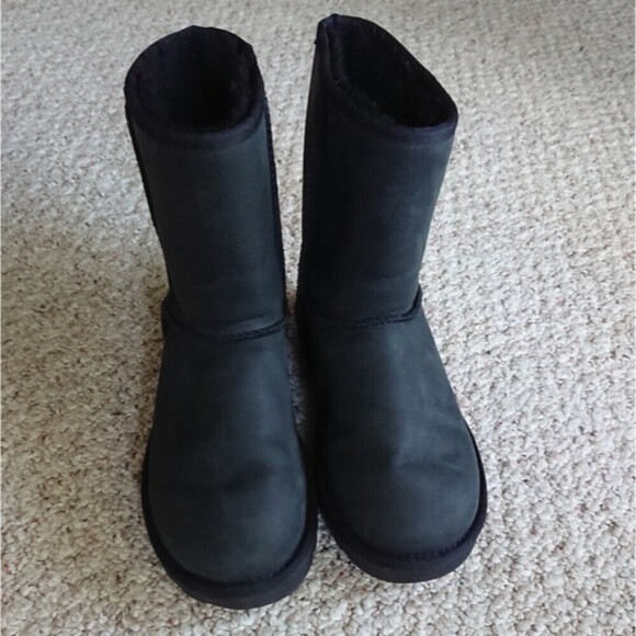 Black Ugg Classic II Short Boots size 6 - Picture 2 of 12